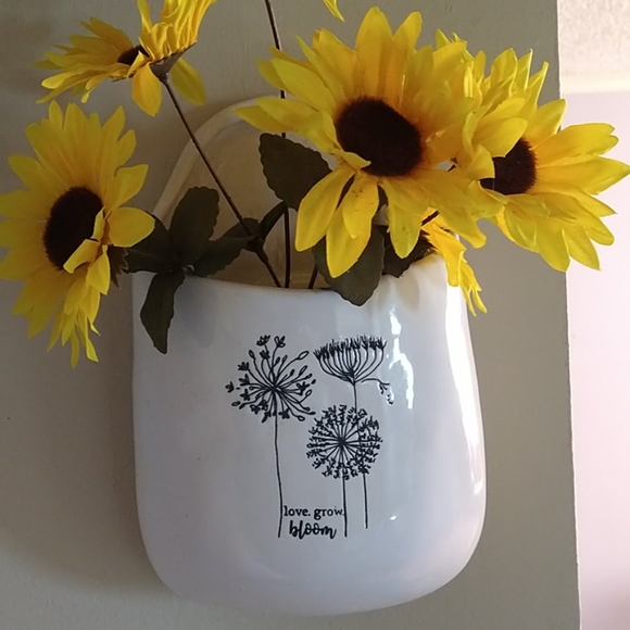 Decorative Flower Vase - Picture 1 of 3